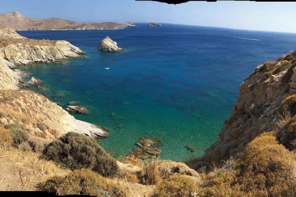 SNAKE - Serifians Vagia (Serifos) Bagian luar foto
